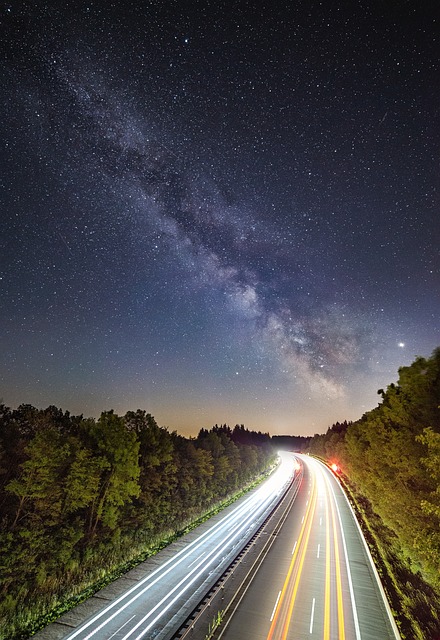 Carretera nocturna estrellas